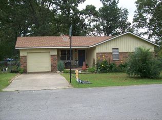 111 Songbird Dr, Tahlequah, OK 74464