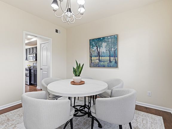 5th image of 4007 Pendleton Dr