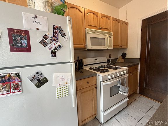 4th image of 39 South St #62