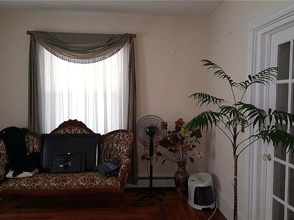 3rd image of 37 Russell Ave