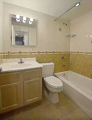 5th image of 239 E 81st St #1E