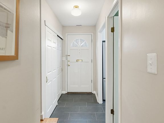 3rd image of 879 Azalea Dr