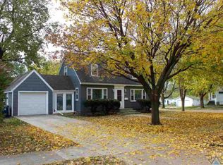 701 E 2nd St, Canton, SD 57013