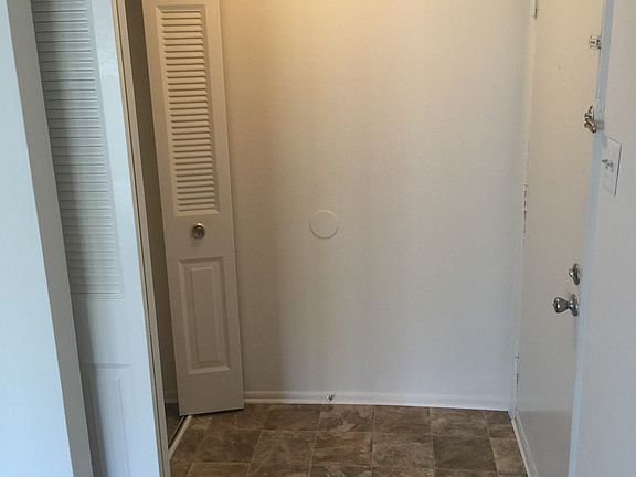 4th image of 120 Fox Chase Ct APT C