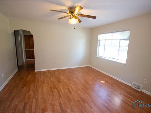 5th image of 520 Thad St