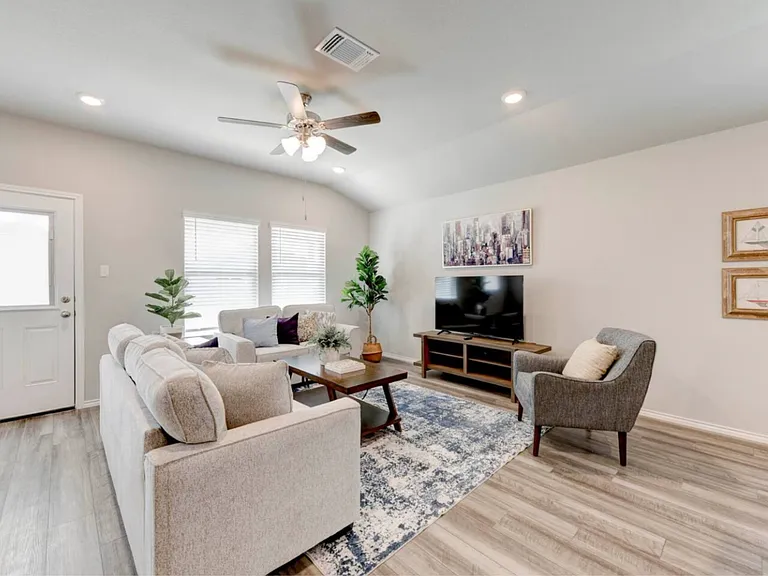 703 Winscott Ave — Photo 11