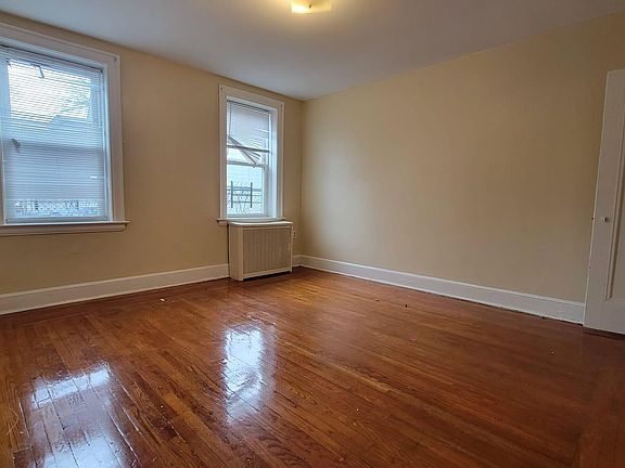 4th image of 34 Hotchkiss St #A3