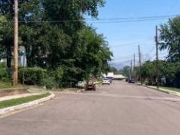 Exterior Neighborhood (street photo)