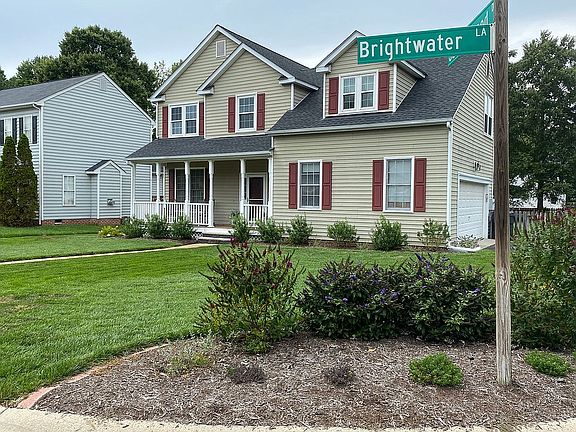 Corner lot - extra parking