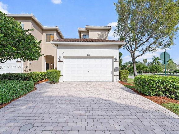 4th image of 2467 SE 19th St