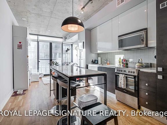 3rd image of 8 Dovercourt Rd #707