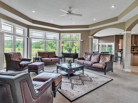 5th image of 28476 Twain Dr