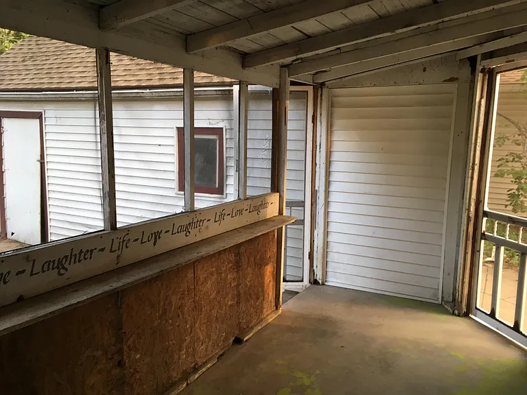 Screened in porch