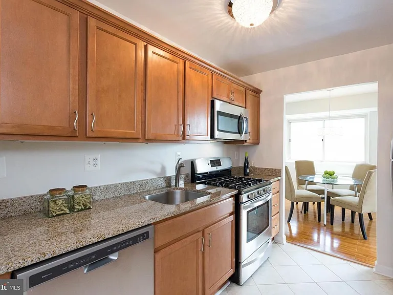 2500 N Van Dorn St #1028 — Photo 10