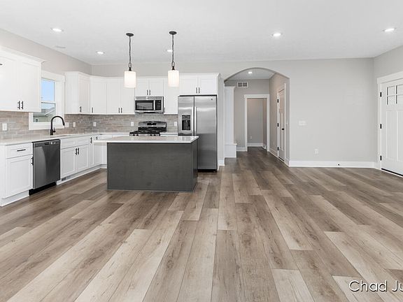 5th image of 10764 Lance Ave