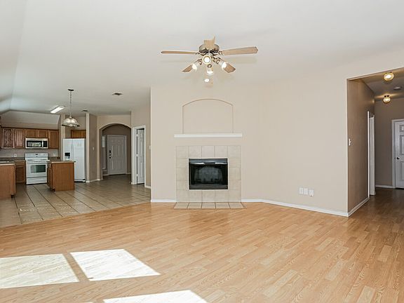 5th image of 317 Creekview Dr