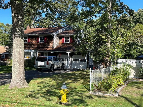 3rd image of 243 Peconic St