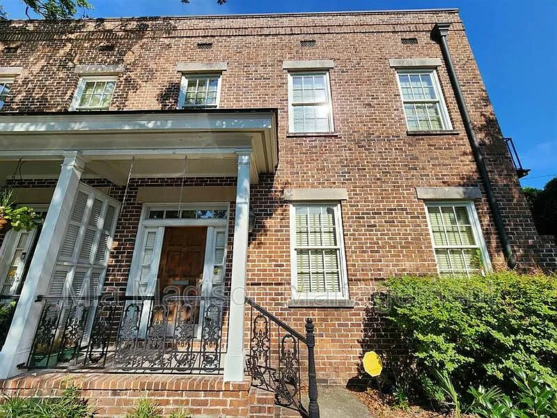 Building Photo - 464 Montgomery St