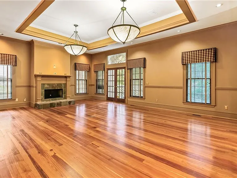 430 W Wesley Rd NW — Photo 37