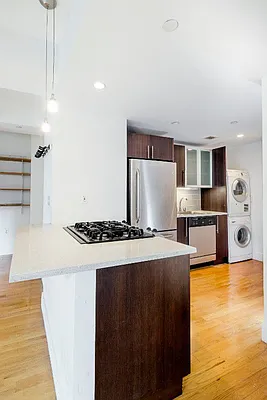 Rented by Stile Real Estate, LLC | media 15