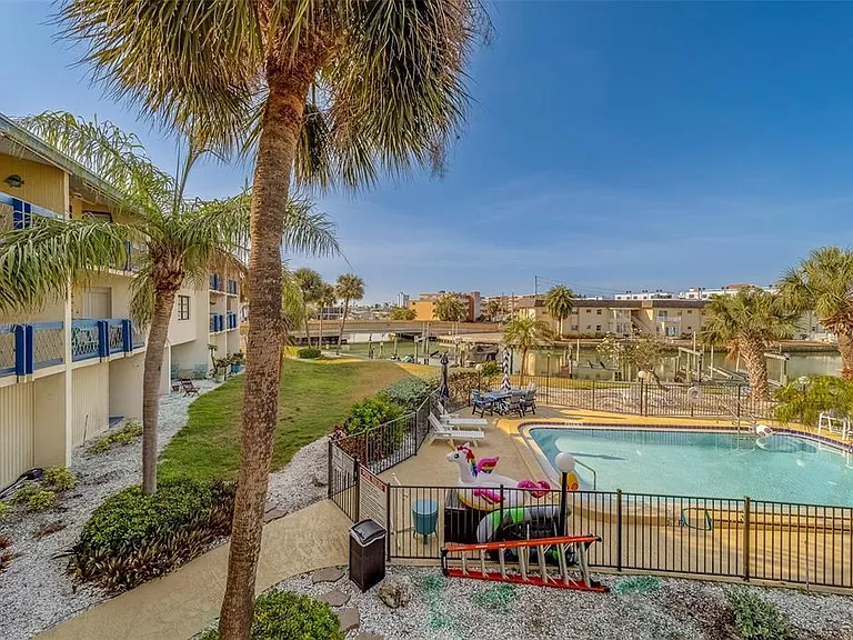 11650 Capri Cir S #105 — Photo 37