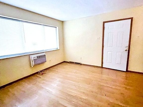 5th image of 4629 S Broadway #4