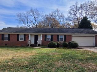 104 Woodcliff Ct, Simpsonville, SC 29681