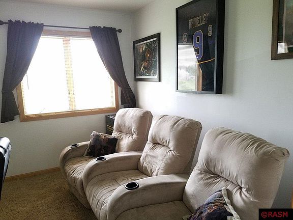 4th image of 46 Evergreen Ln