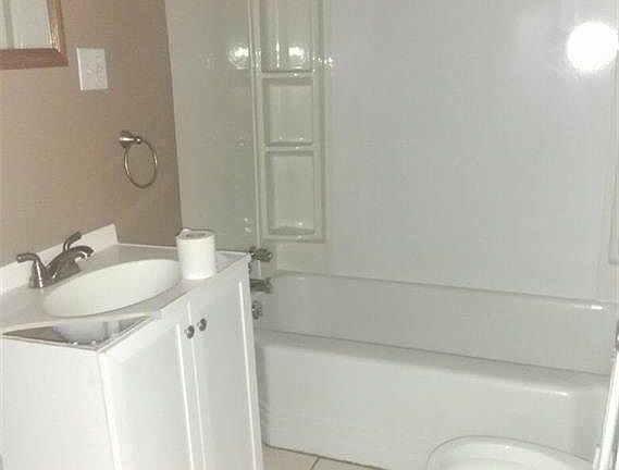 3rd image of 1626 Bancroft Ave