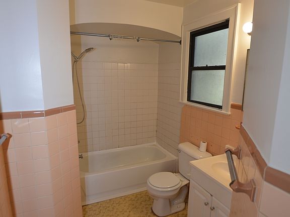 5th image of 2246 SE 3rd Ave