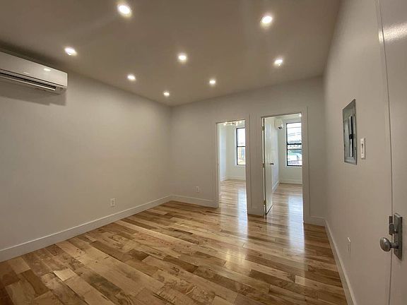 4th image of 496 Marion St Floor 1