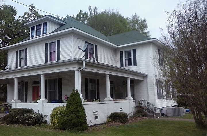 2nd image of 113 E College St