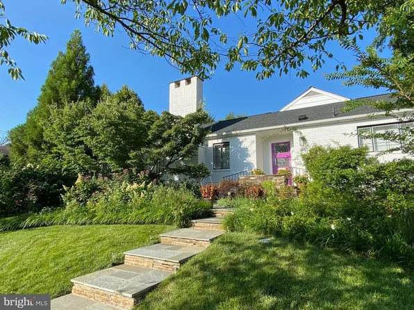 414 Crown View Dr, Alexandria, VA 22314