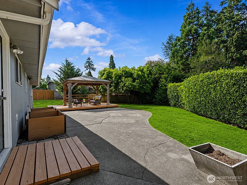 4th image of 22628 87th Avenue W