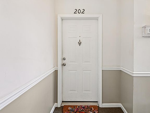 5th image of 1980 Scotts Crossing Way APT 202
