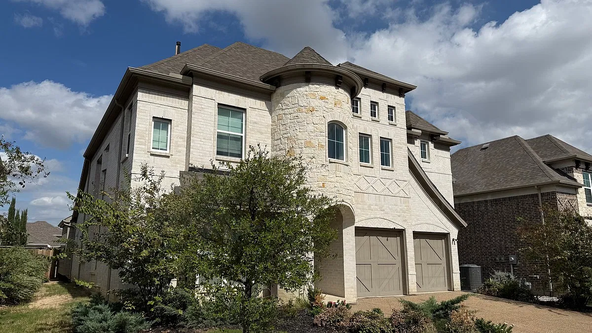 4 bed, 3.0 bath, 3280 sqft, $5,000 — Photo 3