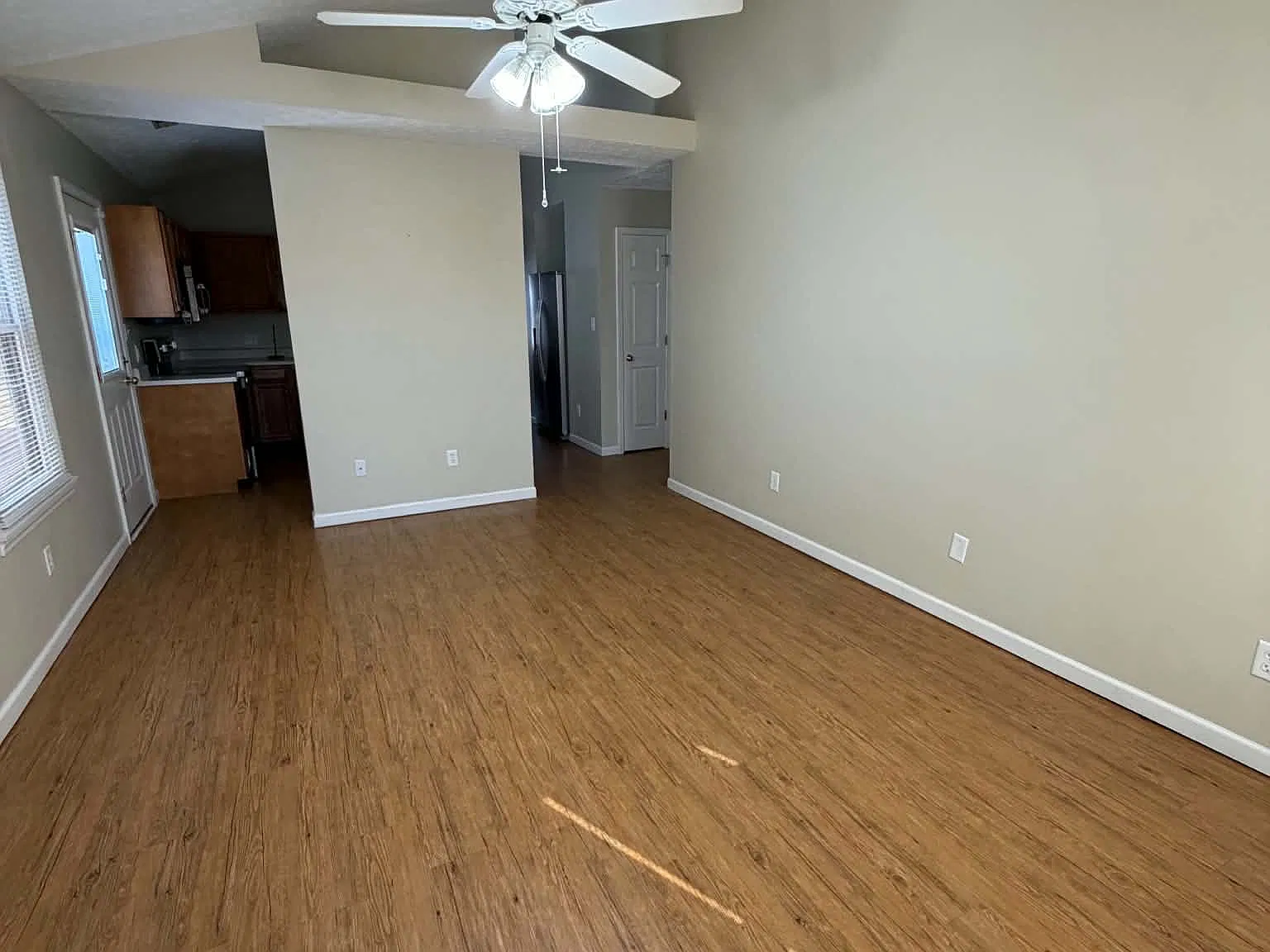 2 bed, 860 sqft, $1,400 — Photo 2