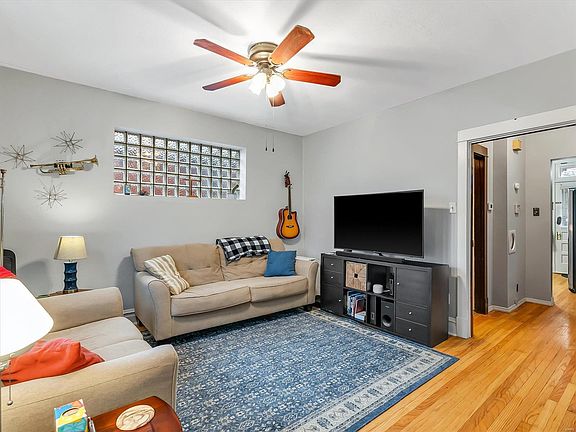 3rd image of 6126 Newport Ave