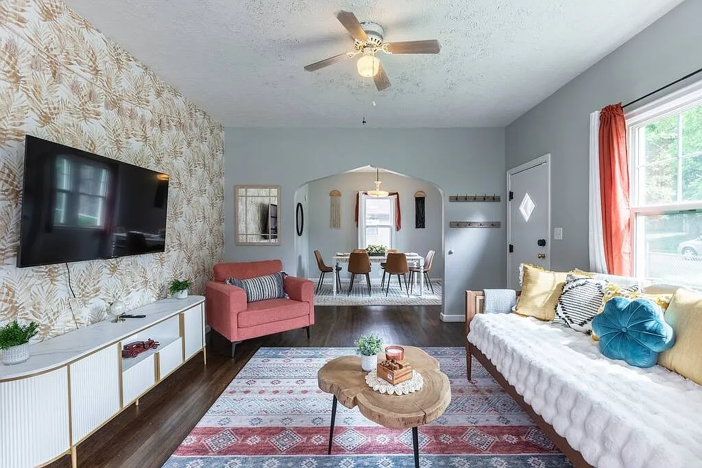 5 bed, 1850 sqft, $3,500 — Photo 2