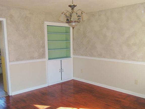 5th image of 502 W Van Buren St