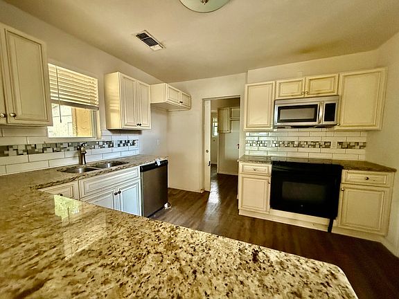 5th image of 312 S Mockingbird Ln