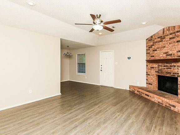 3rd image of 516 Allencrest Dr