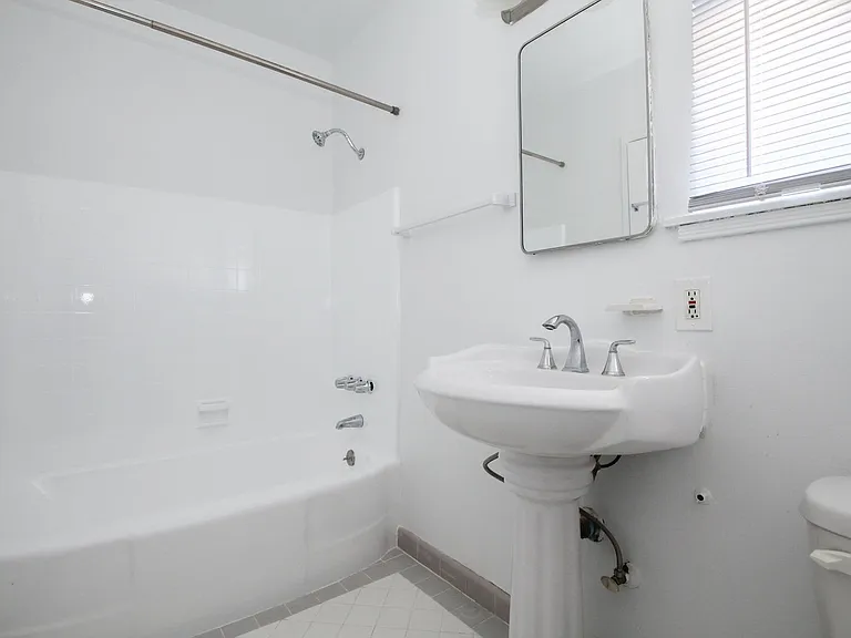 8316 Blackburn Ave — Photo 6