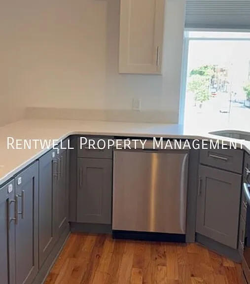 423-425 Dekalb St #3 — Photo 4