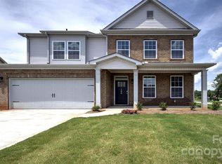 121 Fox Cove Rd, Hendersonville, NC 28792