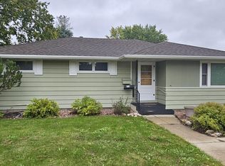 211 10th Ave NE, Watertown, SD 57201