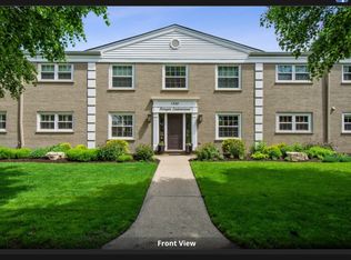 1530 E Northwest Hwy, Arlington Heights, IL 60004