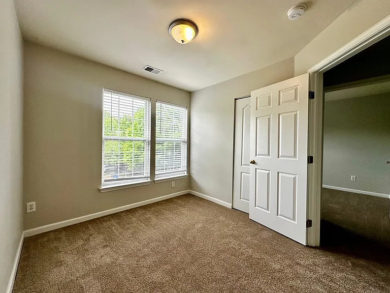 624 Huffine Manor Cir — Photo 10