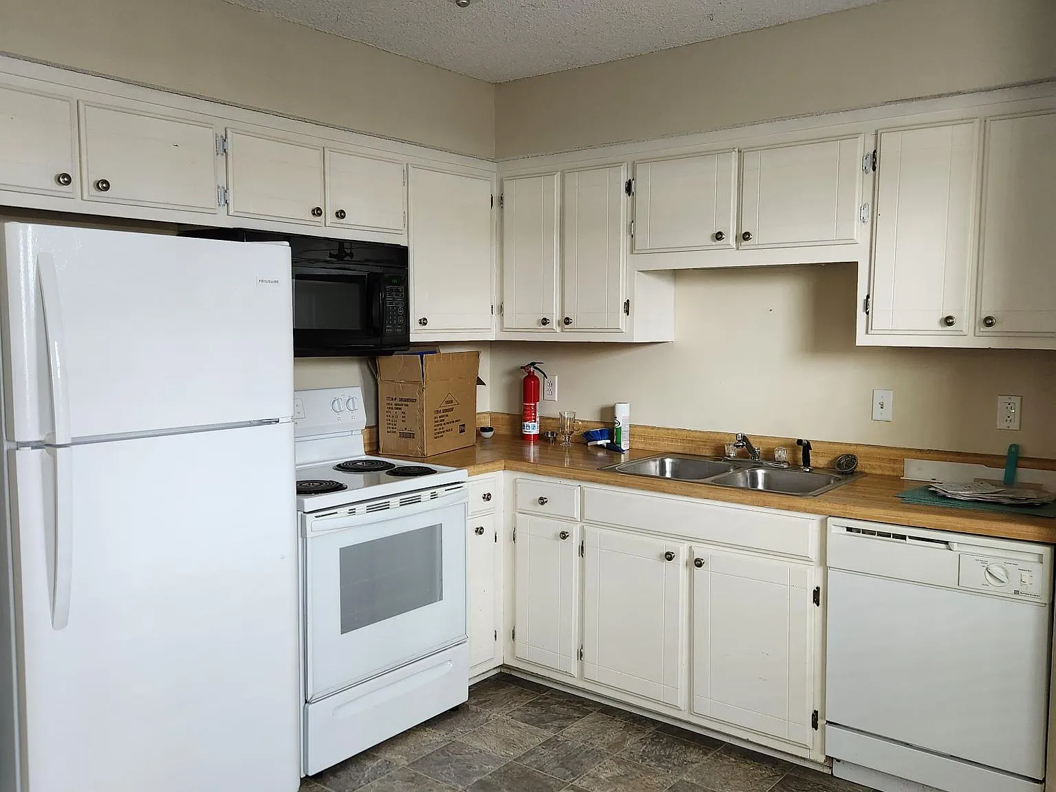 2 bed, 1.5 bath, 1090 sqft, $1,600 — Photo 4