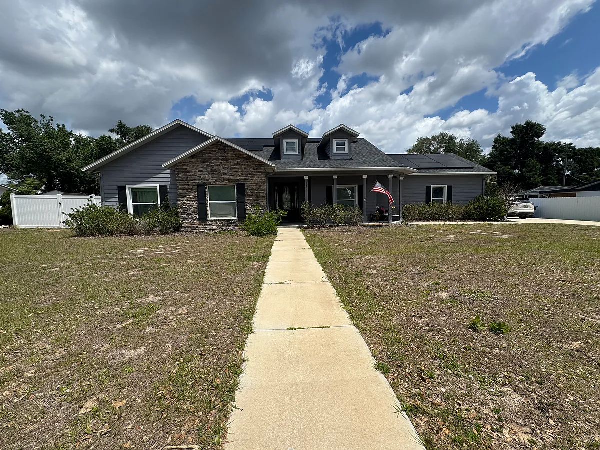 Building Photo - 606 Royal Crest Dr